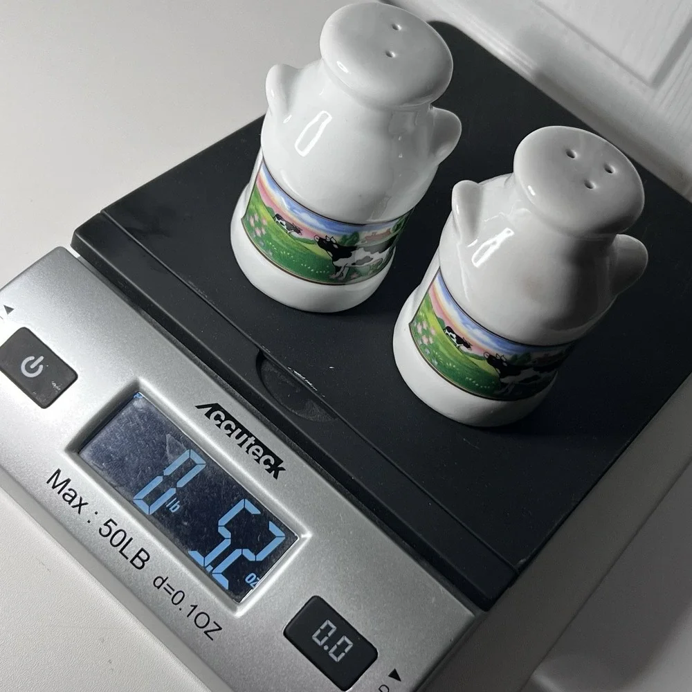 Milk Can Dairy Farm with Cows Salt‎ and Pepper Shaker Set Ceramic Vintage 1990s